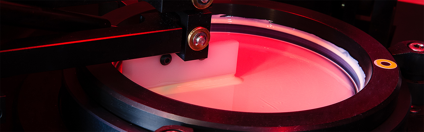 Ausgangsmaterial, aus welchem mit der Stereolithographie 3D-gedruckte Bauteile entstehen