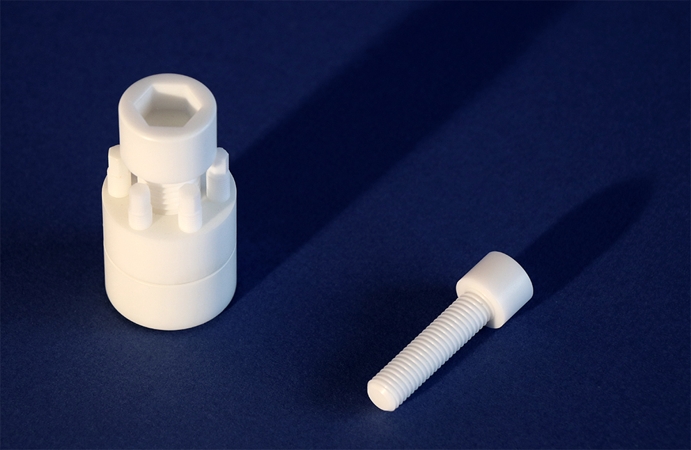 Zirconia srews for reversible high temperature connections