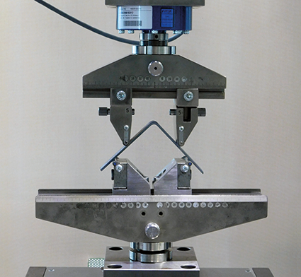 Mechanical characteristic value determination of a 90° angle profile made of SiC/SiC in a curved beam test according to ASTM 6415